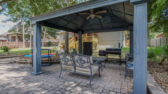 158 Whispering Way, Freeport, FL 32439