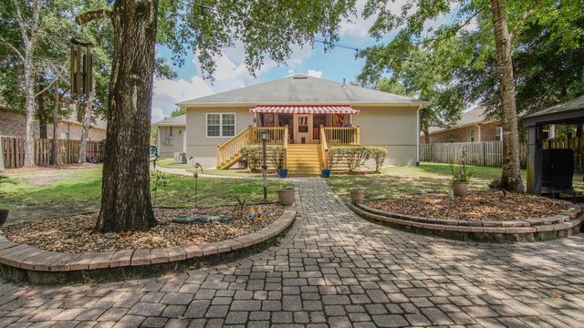 158 Whispering Way, Freeport, FL 32439