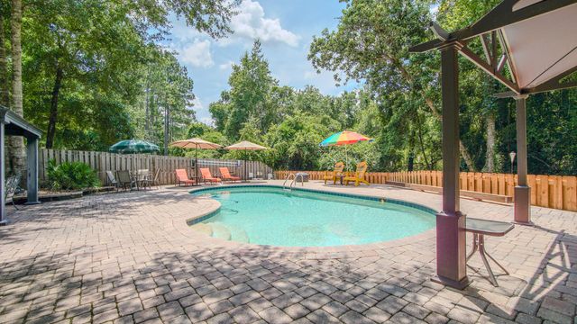 158 Whispering Way, Freeport, FL 32439