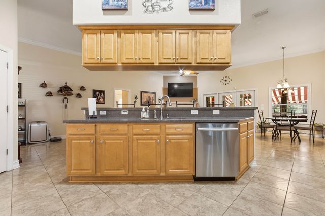 158 Whispering Way, Freeport, FL 32439