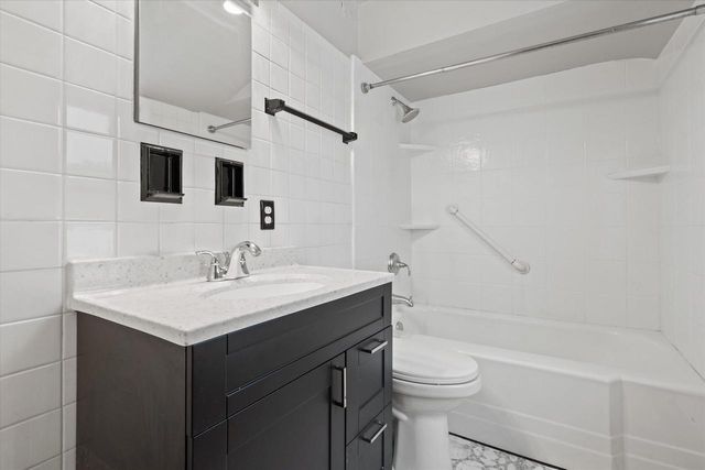 2640 S 78th STREET, West Allis, WI 53219