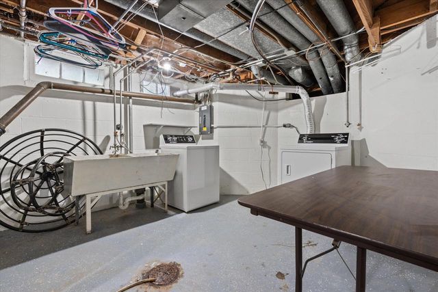 2640 S 78th STREET, West Allis, WI 53219