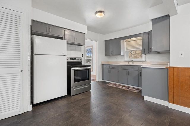 2640 S 78th STREET, West Allis, WI 53219