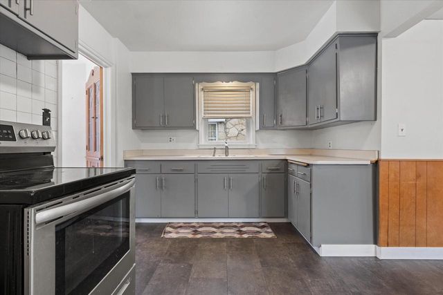 2640 S 78th STREET, West Allis, WI 53219