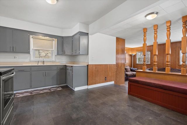 2640 S 78th STREET, West Allis, WI 53219