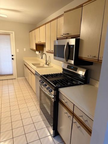 9334 DRUMMOND Drive 9334, Tinley Park, IL 60487