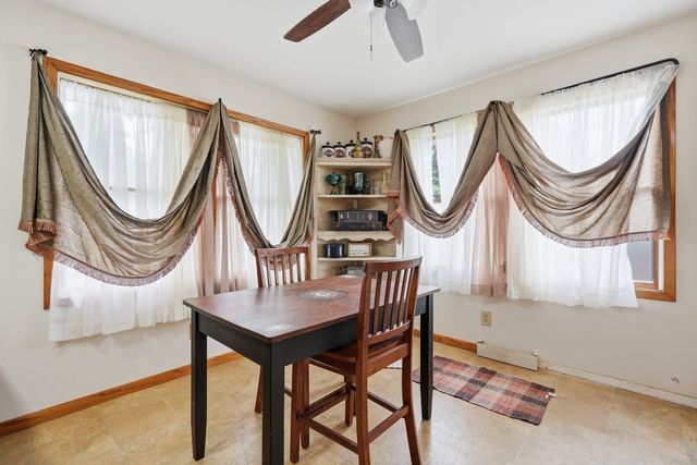 2702 Middle Road, Davenport, IA 52803