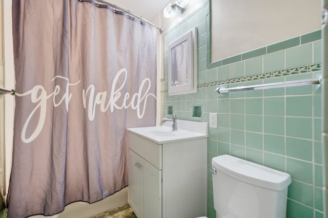2702 Middle Road, Davenport, IA 52803