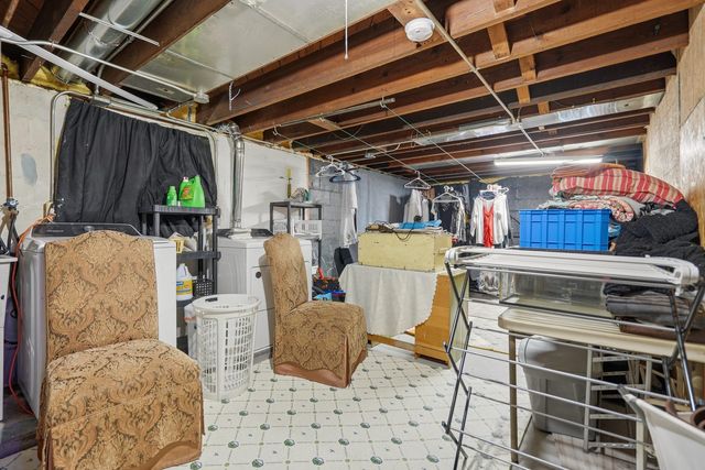 2702 Middle Road, Davenport, IA 52803