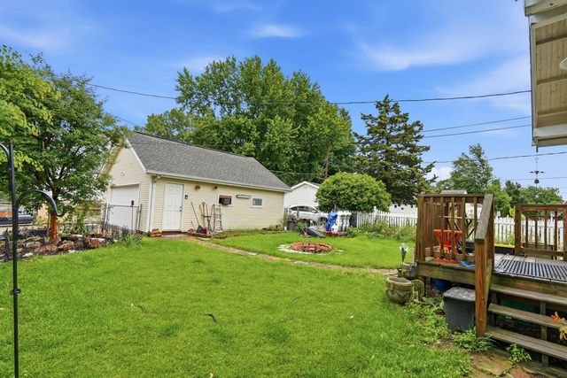 2702 Middle Road, Davenport, IA 52803