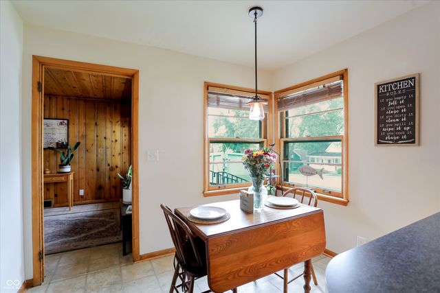 410 W Ash Street, Zionsville, IN 46077