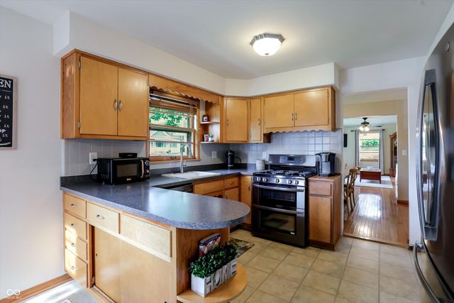410 W Ash Street, Zionsville, IN 46077