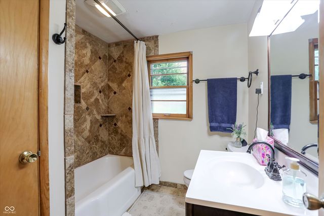 410 W Ash Street, Zionsville, IN 46077