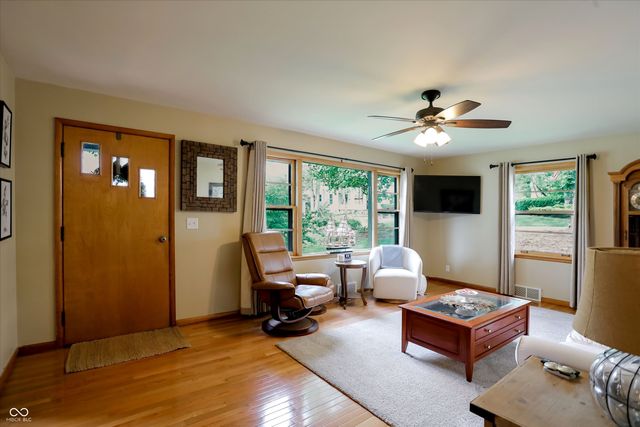 410 W Ash Street, Zionsville, IN 46077
