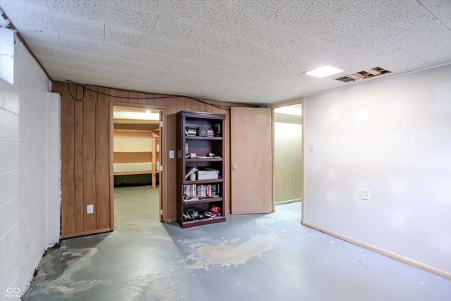 410 W Ash Street, Zionsville, IN 46077