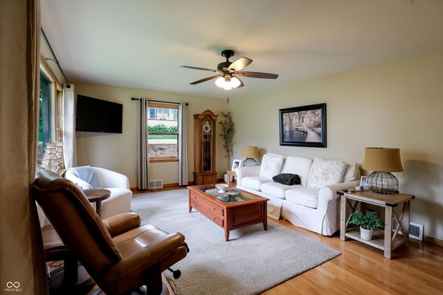 410 W Ash Street, Zionsville, IN 46077