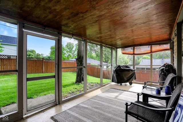 410 W Ash Street, Zionsville, IN 46077