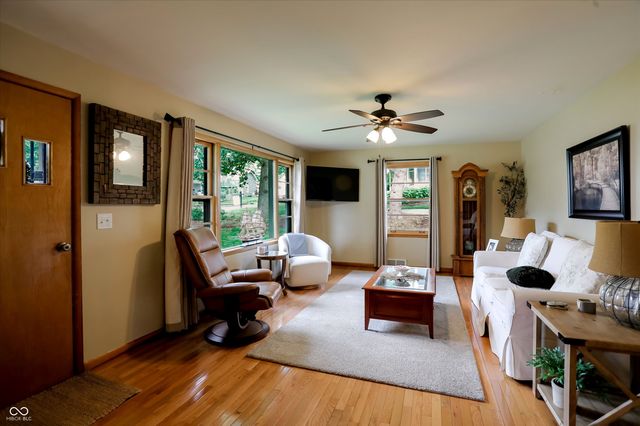 410 W Ash Street, Zionsville, IN 46077