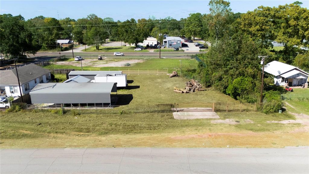 1301 N San Jacinto Avenue, Cleveland, TX 77327