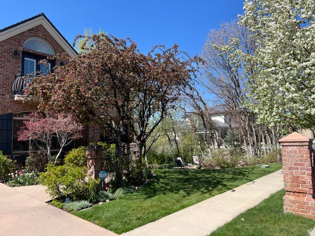 1095 E MARIWOOD CIR, North Salt Lake, UT 84054