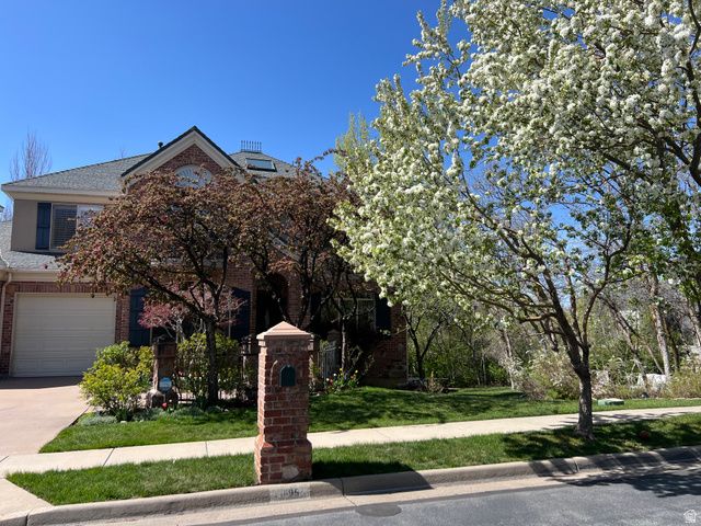 1095 E MARIWOOD CIR, North Salt Lake, UT 84054