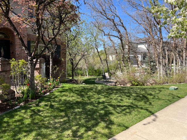 1095 E MARIWOOD CIR, North Salt Lake, UT 84054