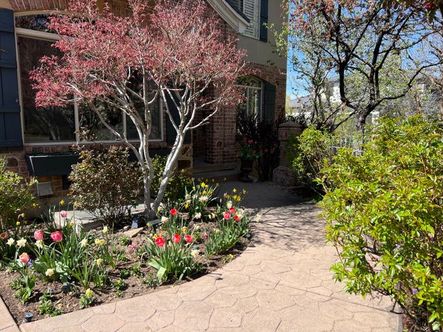1095 E MARIWOOD CIR, North Salt Lake, UT 84054