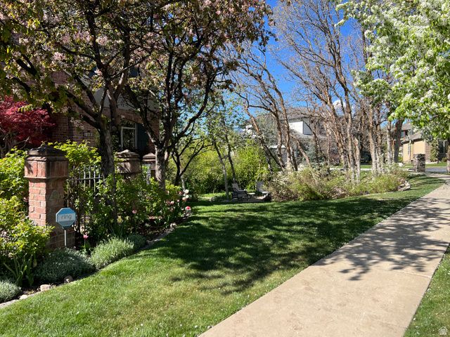 1095 E MARIWOOD CIR, North Salt Lake, UT 84054