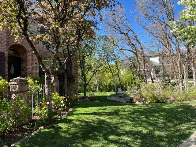 1095 E MARIWOOD CIR, North Salt Lake, UT 84054