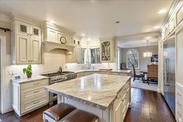 1095 E MARIWOOD CIR, North Salt Lake, UT 84054