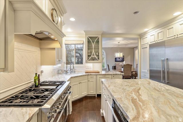 1095 E MARIWOOD CIR, North Salt Lake, UT 84054