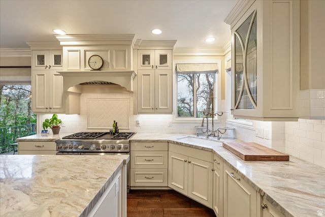 1095 E MARIWOOD CIR, North Salt Lake, UT 84054