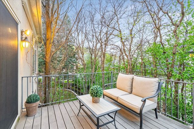 1095 E MARIWOOD CIR, North Salt Lake, UT 84054