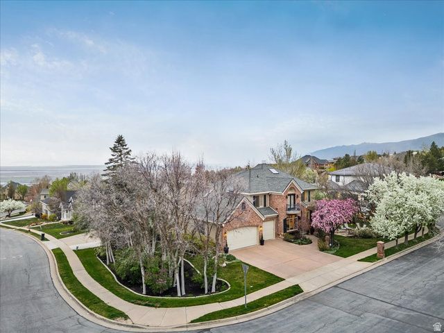 1095 E MARIWOOD CIR, North Salt Lake, UT 84054