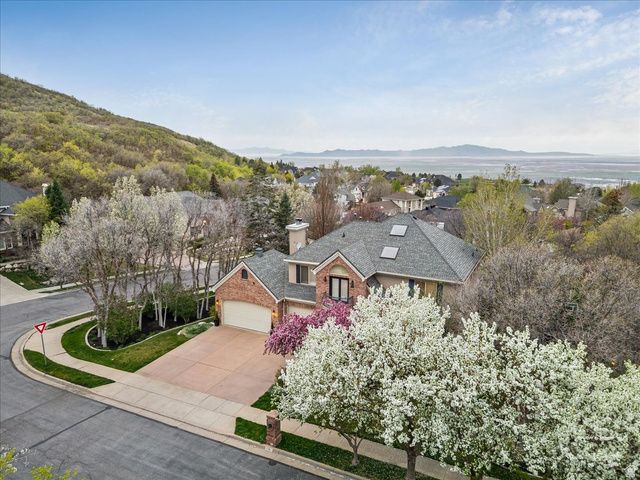 1095 E MARIWOOD CIR, North Salt Lake, UT 84054