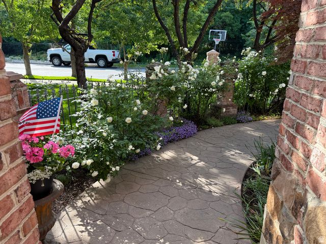 1095 E MARIWOOD CIR, North Salt Lake, UT 84054