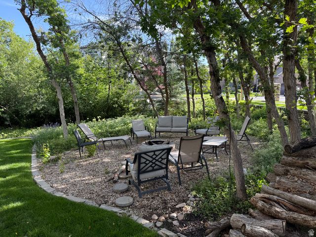 1095 E MARIWOOD CIR, North Salt Lake, UT 84054