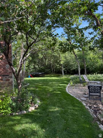 1095 E MARIWOOD CIR, North Salt Lake, UT 84054