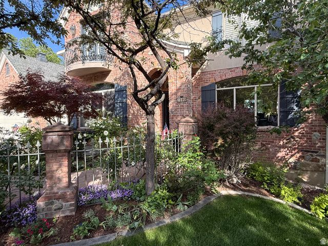 1095 E MARIWOOD CIR, North Salt Lake, UT 84054