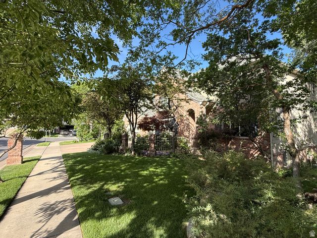 1095 E MARIWOOD CIR, North Salt Lake, UT 84054