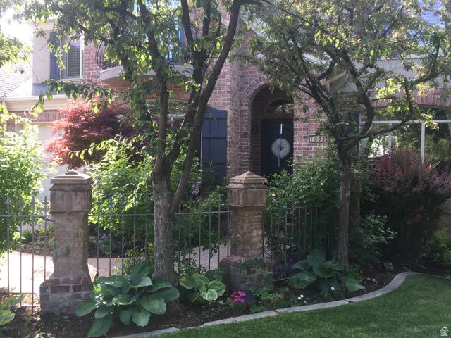 1095 E MARIWOOD CIR, North Salt Lake, UT 84054