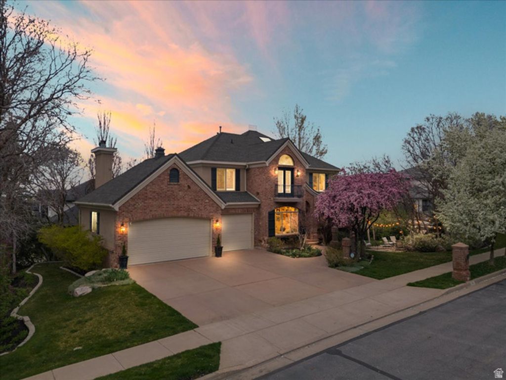 1095 E MARIWOOD CIR, North Salt Lake, UT 84054