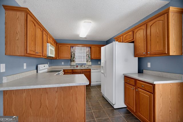 107 Waters Edge Drive, Lagrange, GA 30240