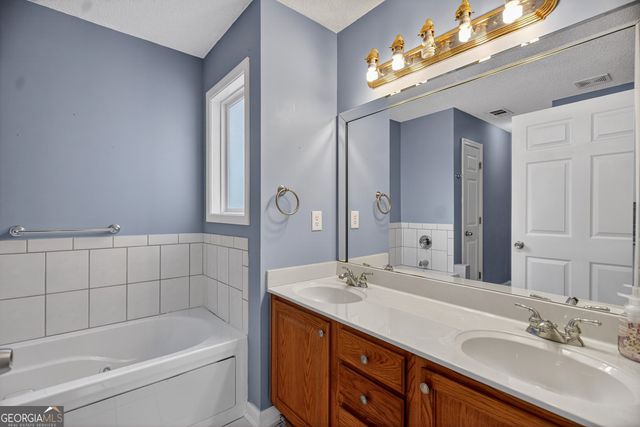 107 Waters Edge Drive, Lagrange, GA 30240