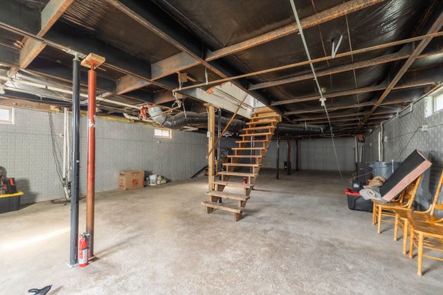 33047 Finestead Drive, Granger, IA 50109