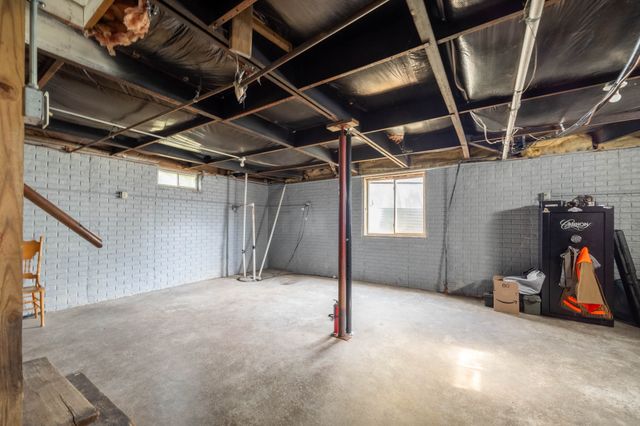 33047 Finestead Drive, Granger, IA 50109