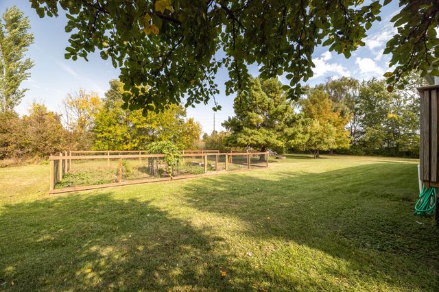 33047 Finestead Drive, Granger, IA 50109