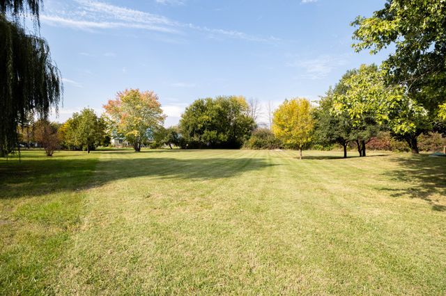 33047 Finestead Drive, Granger, IA 50109