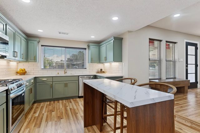 1423 Van Cleave Road NW, Albuquerque, NM 87107