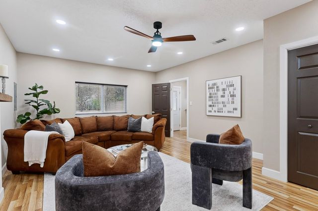 1423 Van Cleave Road NW, Albuquerque, NM 87107